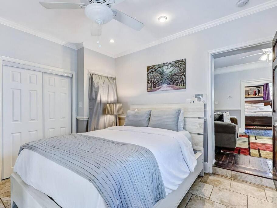 Historic Gold Private With Pool - 2bed, 1&half Bath, Sleeps 6, 1st Floor, 15 Min Walk To Historic Center And Attractions * Savannah
