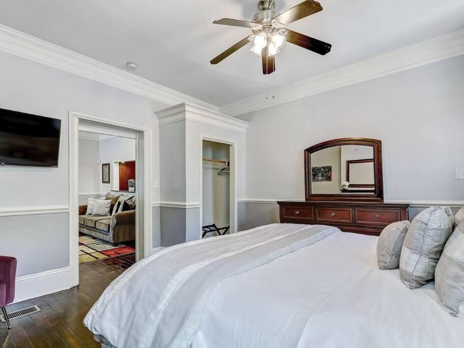 Historic Gold Private With Pool - 2bed, 1&half Bath, Sleeps 6, 1st Floor, 15 Min Walk To Historic Center And Attractions Apartamento *