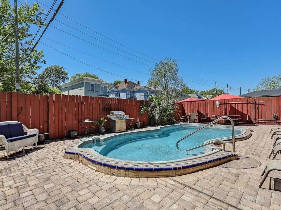 Historic Gold Private With Pool - 2bed, 1&half Bath, Sleeps 6, 1st Floor, 15 Min Walk To Historic Center And Attractions Apartamento Savannah